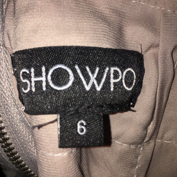 Gown - Picture 5 of 5